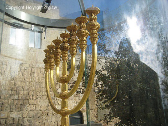 耶路撒冷圣殿研究所temple institue的金灯台 gold menorah